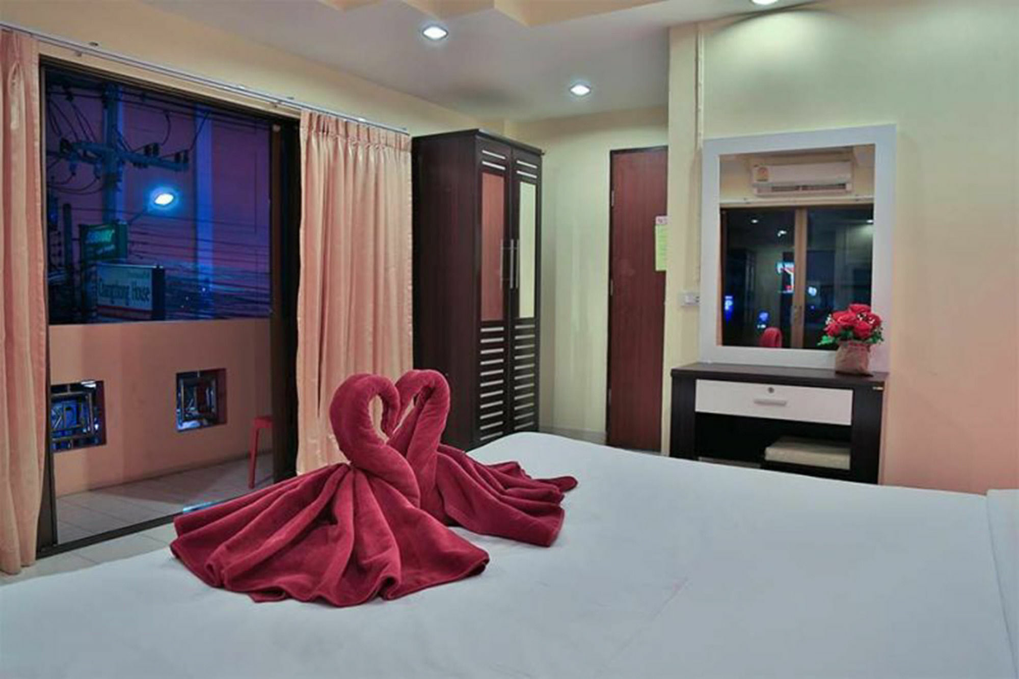 Harrys Hotel Bar & Restaurant Pattaya Luaran gambar