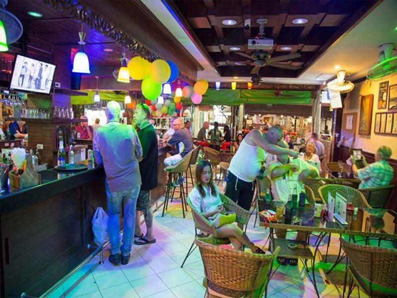 Harrys Hotel Bar & Restaurant Pattaya Luaran gambar